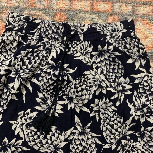 Pineapple Skirt - Picture 2 of 3